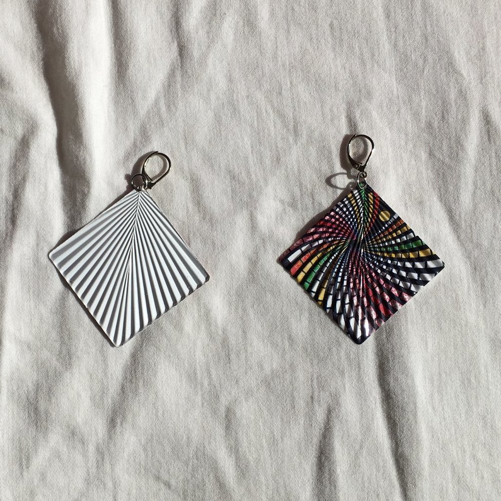 earings - Picture 2 of 2